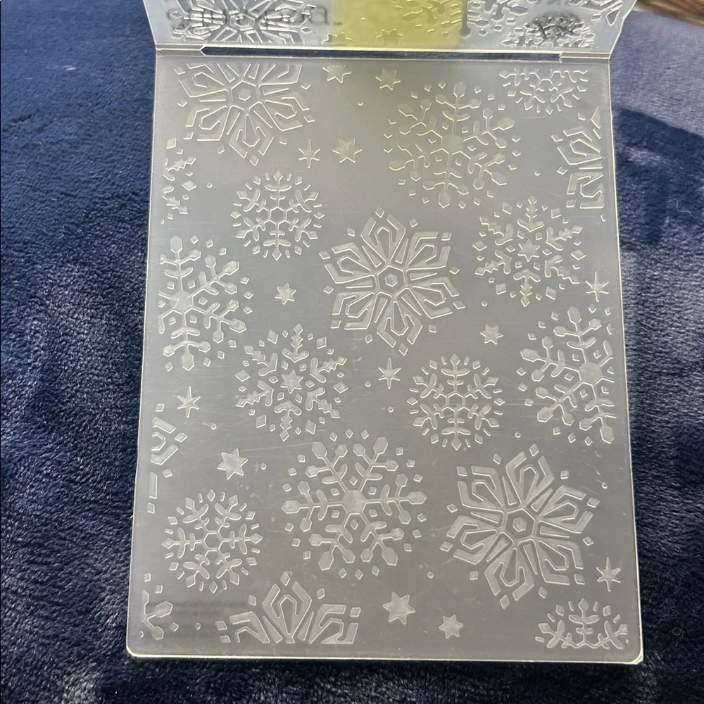 Like New Anna Griffin Cuttlebug Cricut Christmas Embossing Folders Set of 3 snow